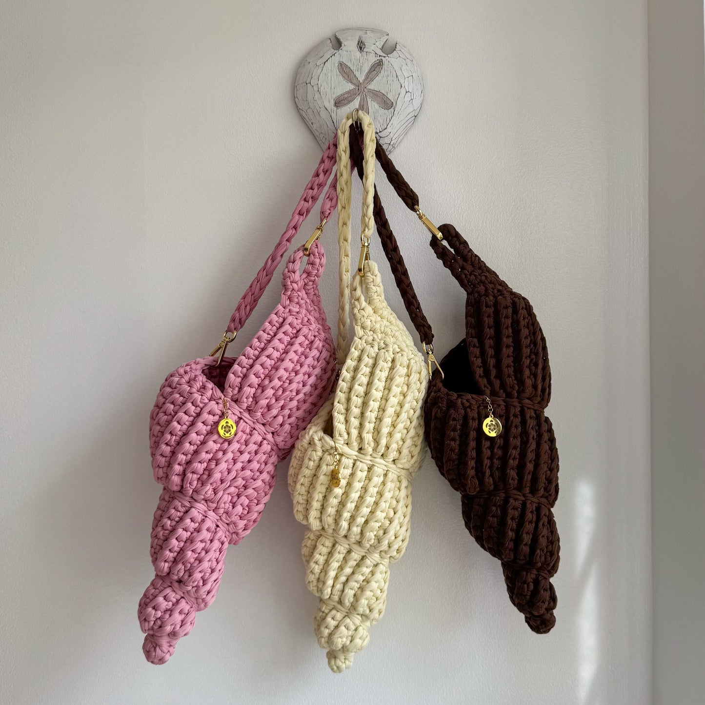 Love Brown x Gaga Gantsilyo: Spiral Shell Bag (brown)