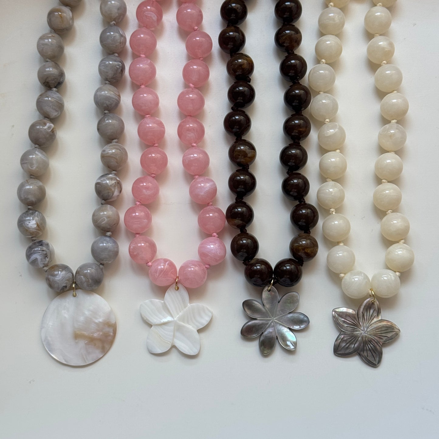 Chunky Flower Necklace Cream White