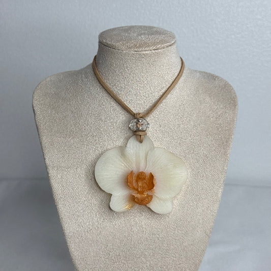 Love Brown Mayumi Necklace 03