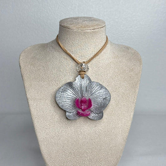 Love Brown Mayumi Necklace 05