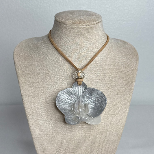 Love Brown Mayumi Necklace 08