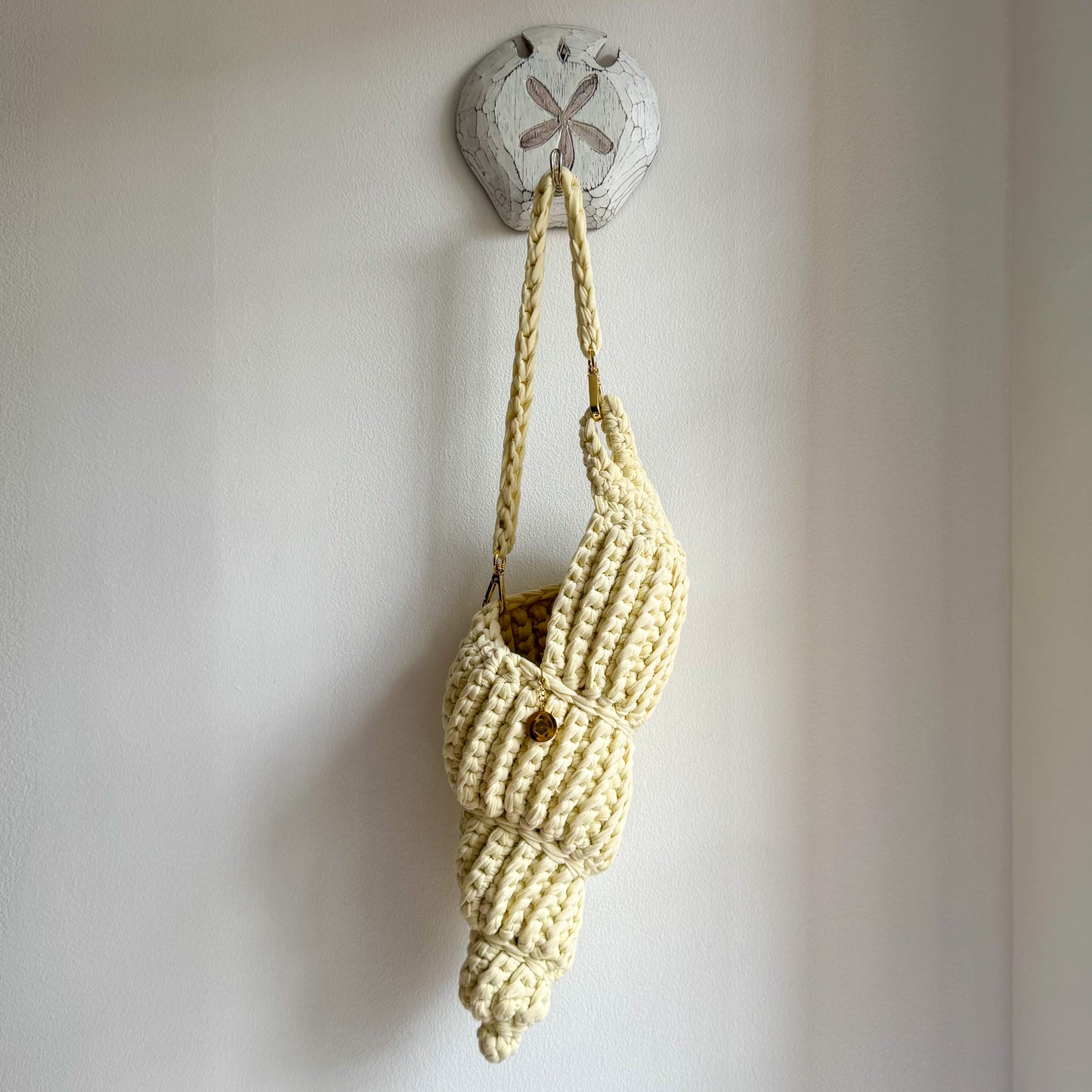 Love Brown x Gaga Gantsilyo: Spiral Shell Bag (cream)