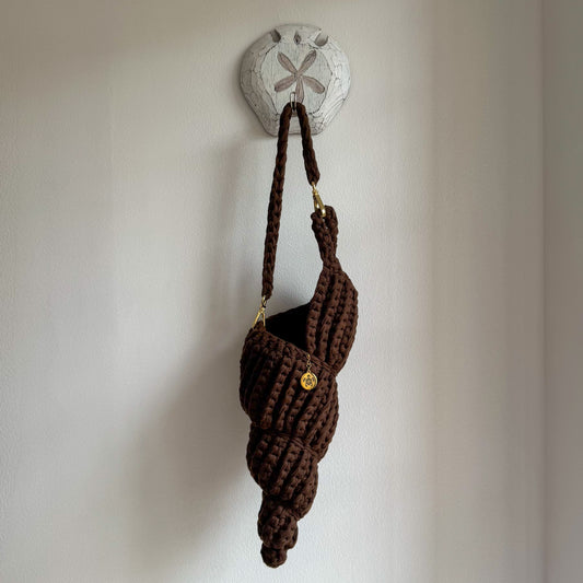 Love Brown x Gaga Gantsilyo: Spiral Shell Bag (brown)