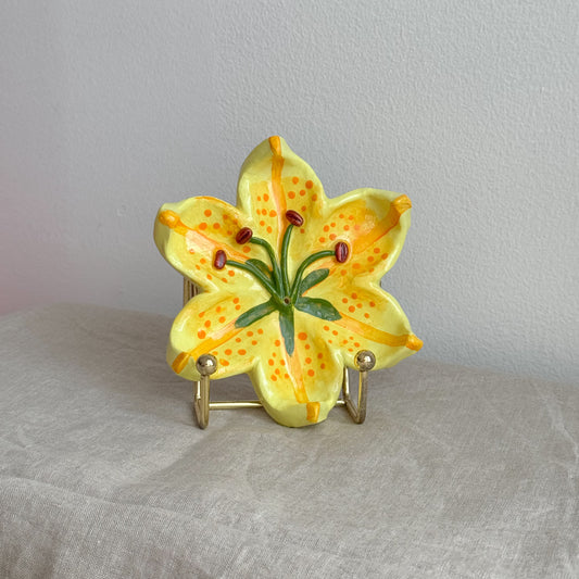 Ihliarts Trinket Dish: Yellow Lily