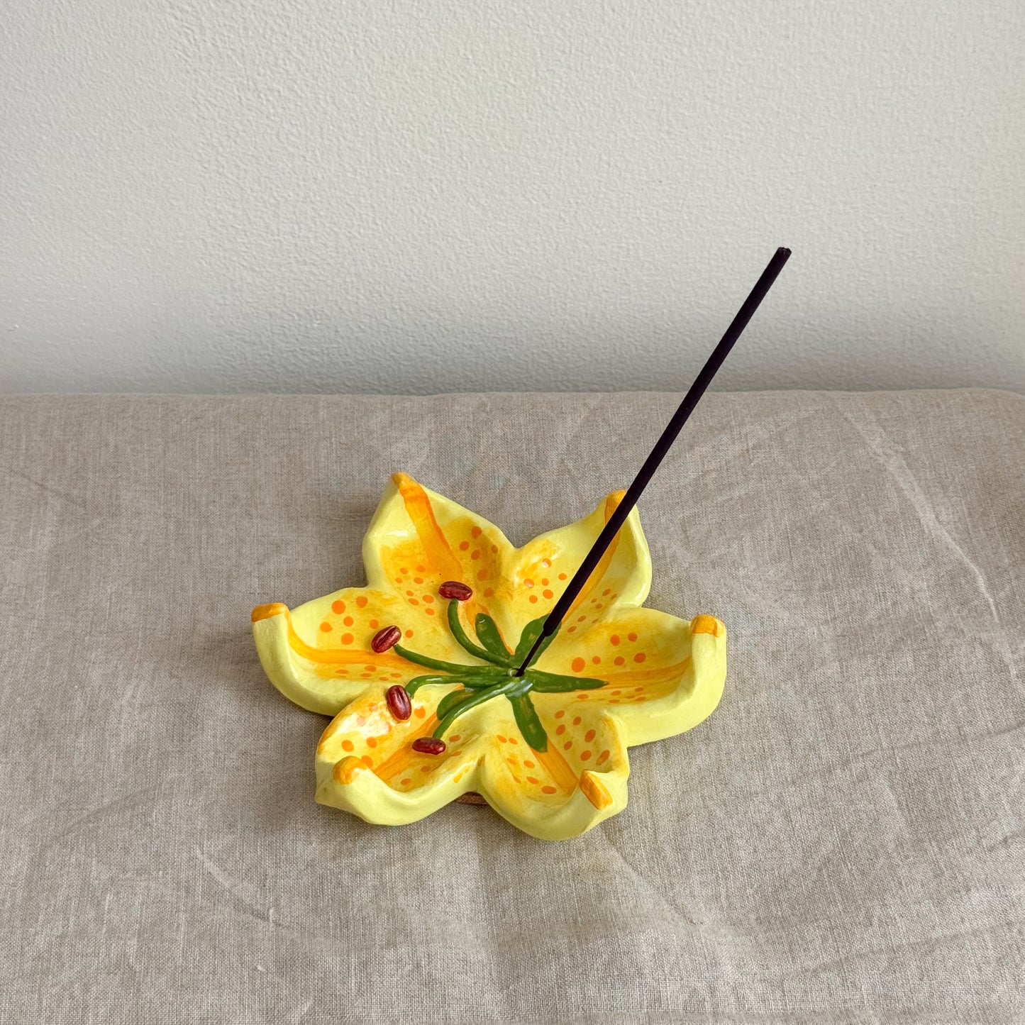 Ihliarts Trinket Dish: Yellow Lily